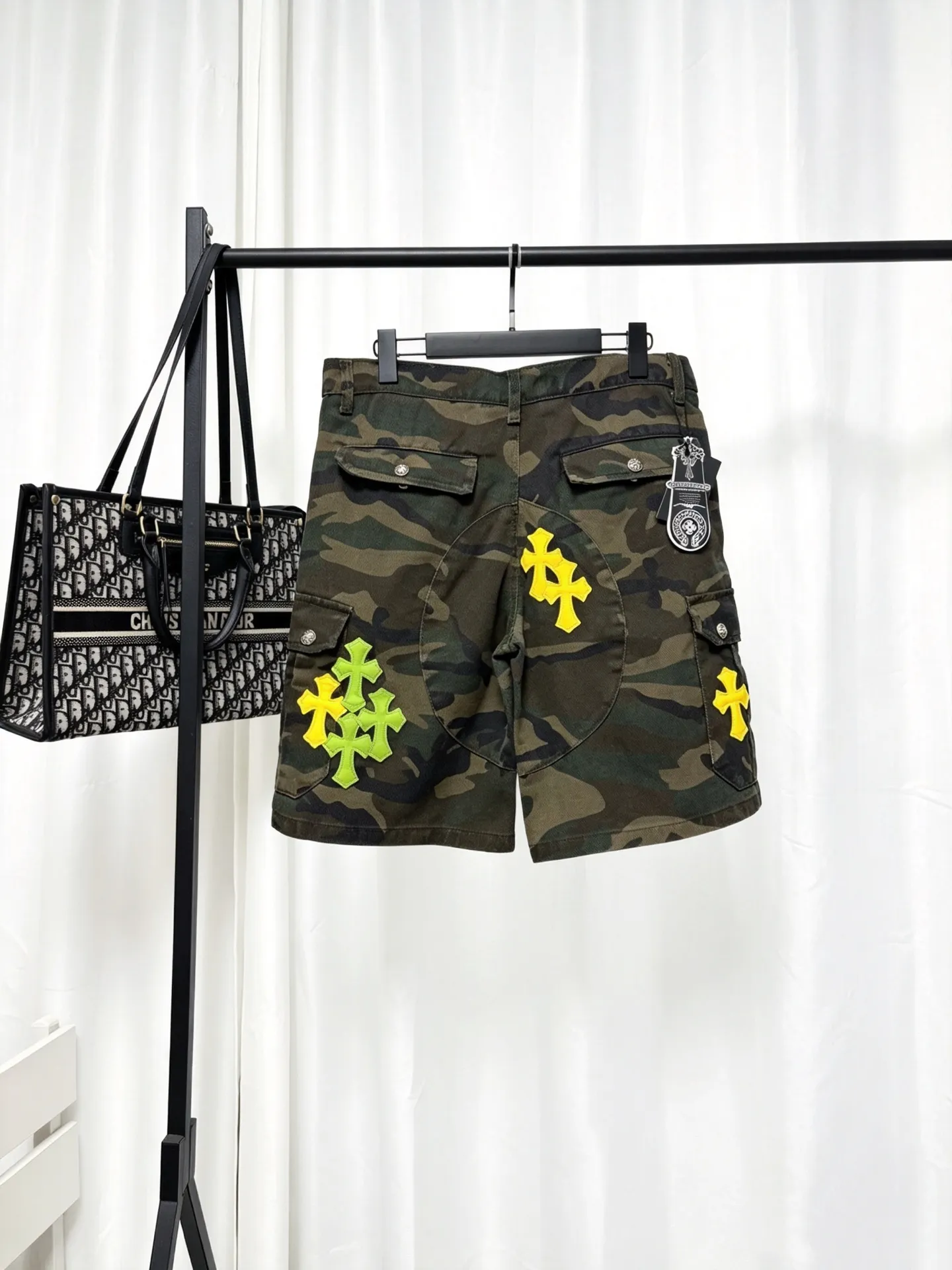 Chrome Hearts Chrome Hearts ， ， ， 。 Series， ， ， ，Retro 。 Canvas ， ， ， ， 。 ， ， ， ， ， ， ， 。 ， 、 ， Retro ； ， 、 ， 。 Size S-XL